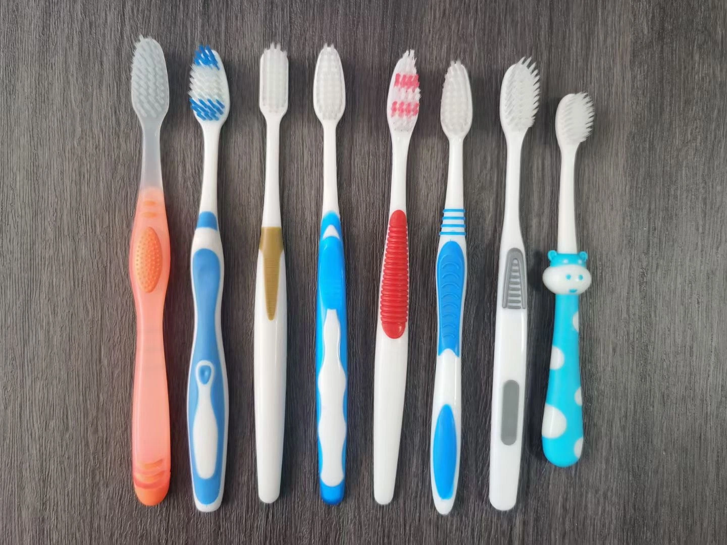 Colorful Handle Hotel Toothbrush PS Plastic Handle Travel Disposable Toothbrush Dental Kit Hotel Supplier