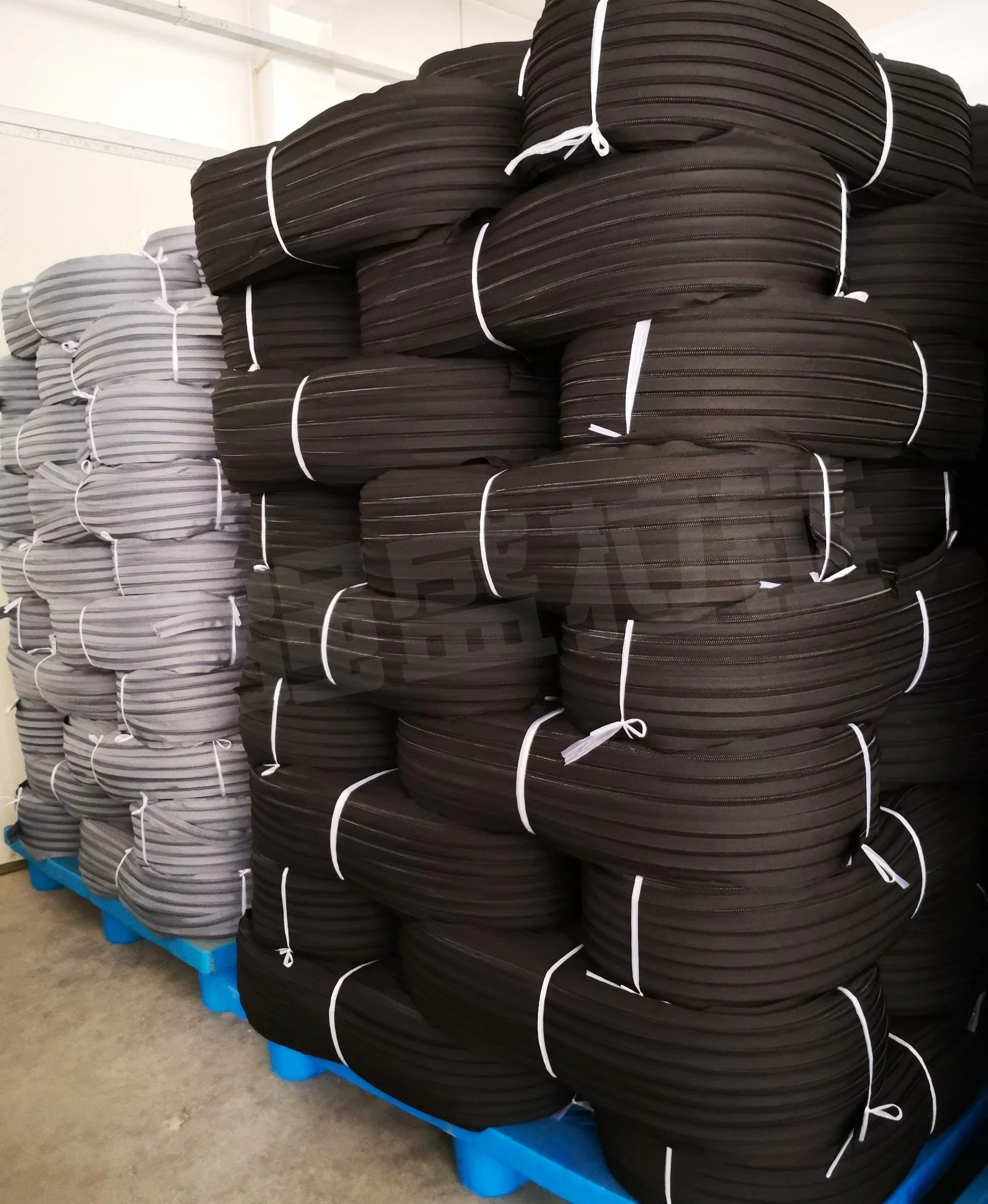 Zipper Factory Hot Sale 5 7 Long Chain Nylon Zipper for Bags Tent Garments Textile Sleeping Bags