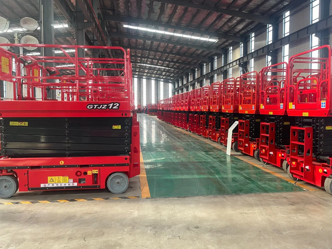 High quality/High cost performance Four Tires Trailer Electric Scissor Lift 500kg Hydraulic Lift Gtjz 6m 8m 10m 12m 14m 16m 320kg Hydraulic Lifting Equipment Self-Propelled Electric