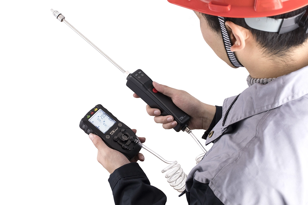 LCD Display Handheld Portable Gas Leakage Detector for Lel H2s Co O2 with Button Operation