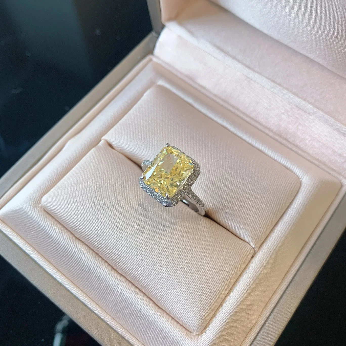 Losange jaune de la glace Radiant cut en 925 l'anneau de bijoux en argent sterling