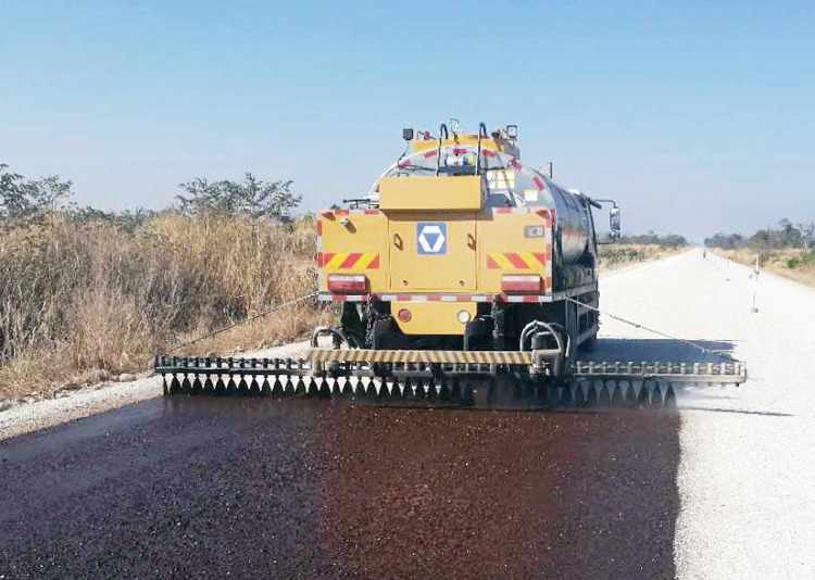 Entretien des routes officiel XCMG 8m3 de l'asphalte pulvérisateur d'étanchéité de pulvérisateur de bitume xls803 de l'asphalte chariot distributeur prix de vente