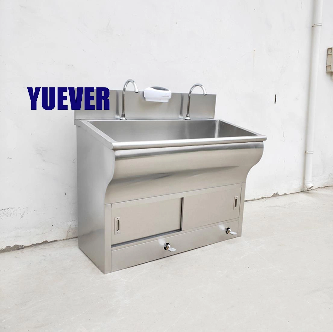 High-Quality 304 Stainless Steel Medical Sink Equipped with Gooseneck Faucet