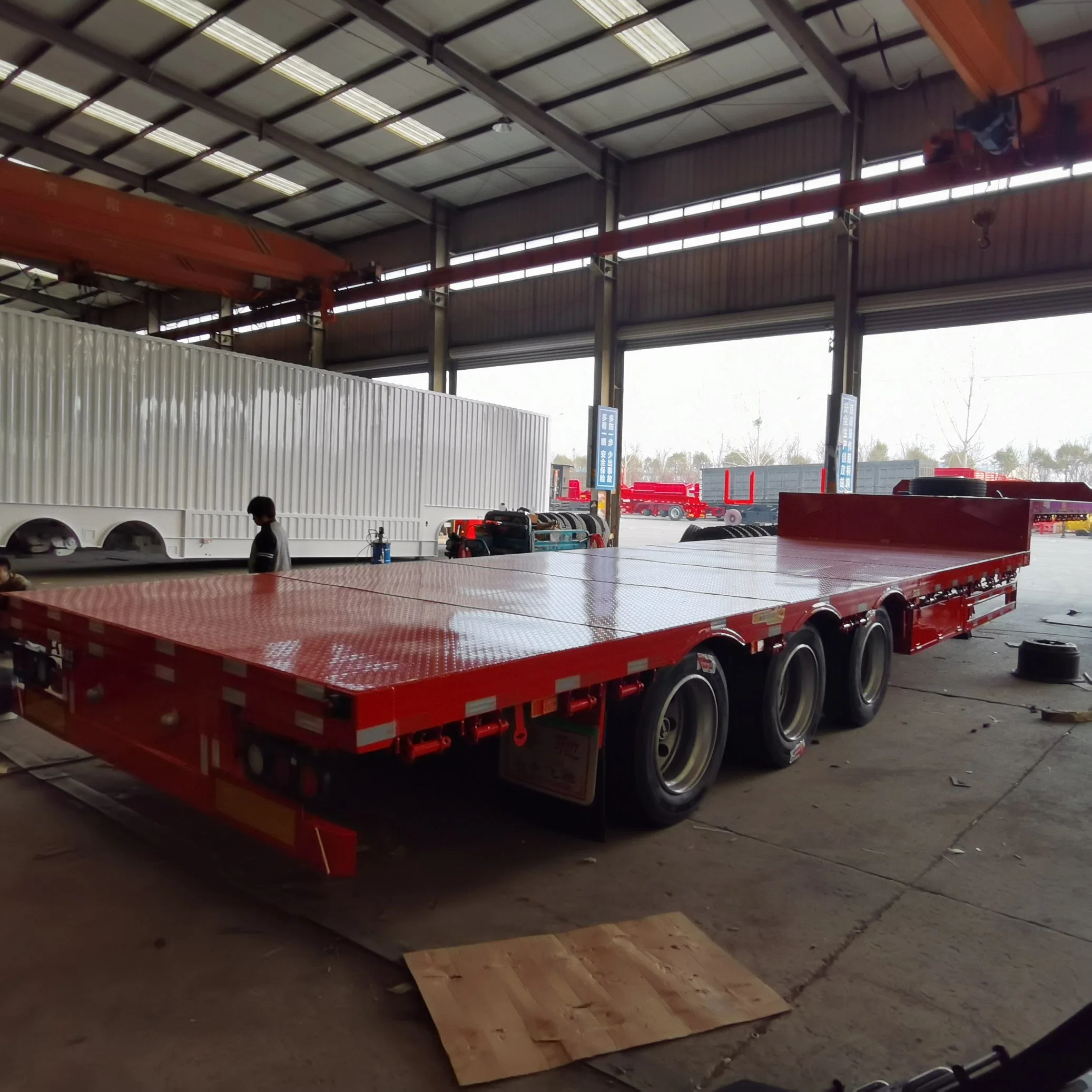 2~4 Axles 50/60/80/100 Tons Low Bed Factory Lowboy Loader Drop Deck Heavy Duty Dolly Lowbed Drop Deck Trailer for Heavy Equipment Transportation