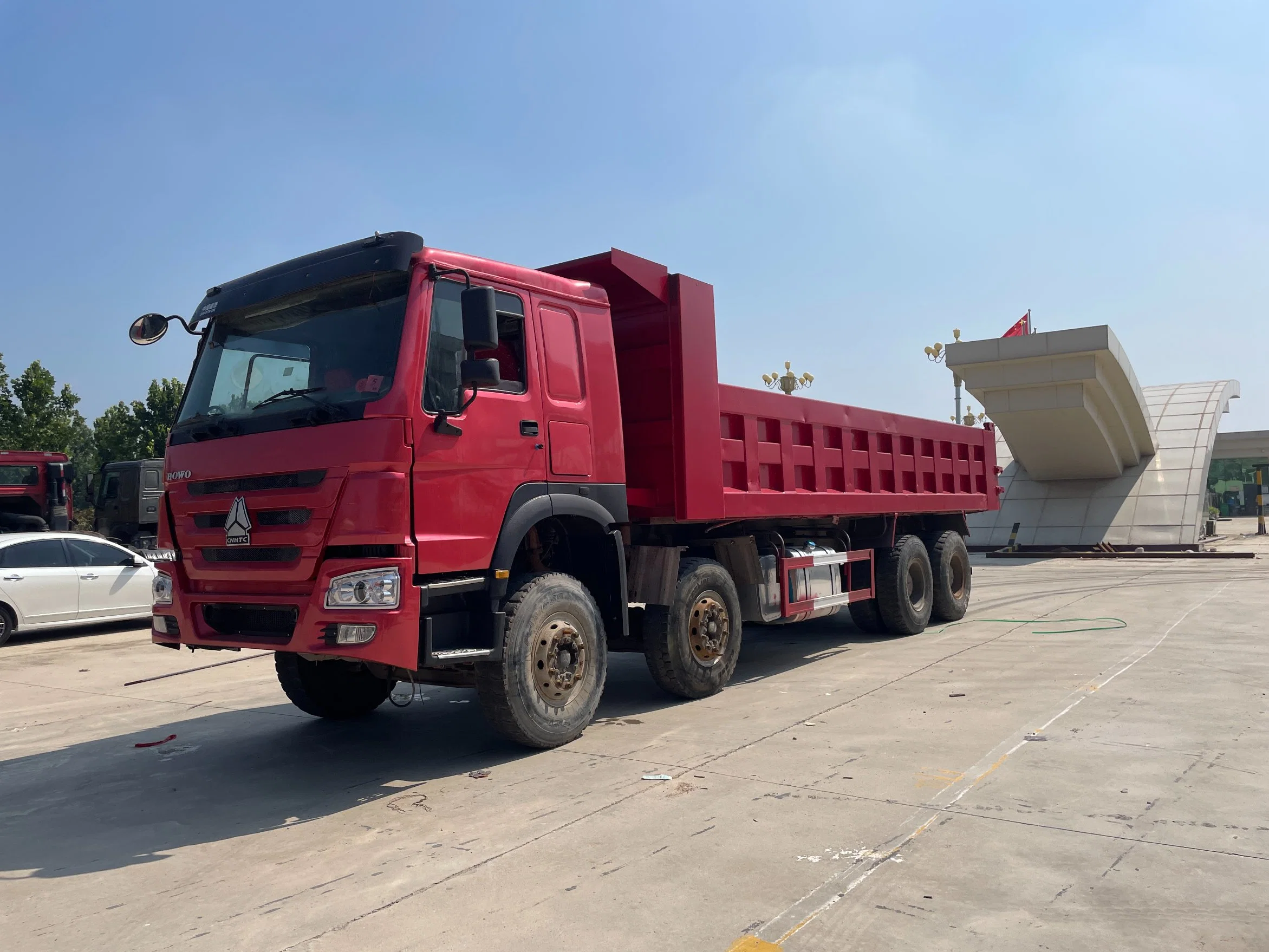 Buen estado bastante usado 375hp 12 ruedas 8X4 Sinotruk HOWO Camión volquete para África