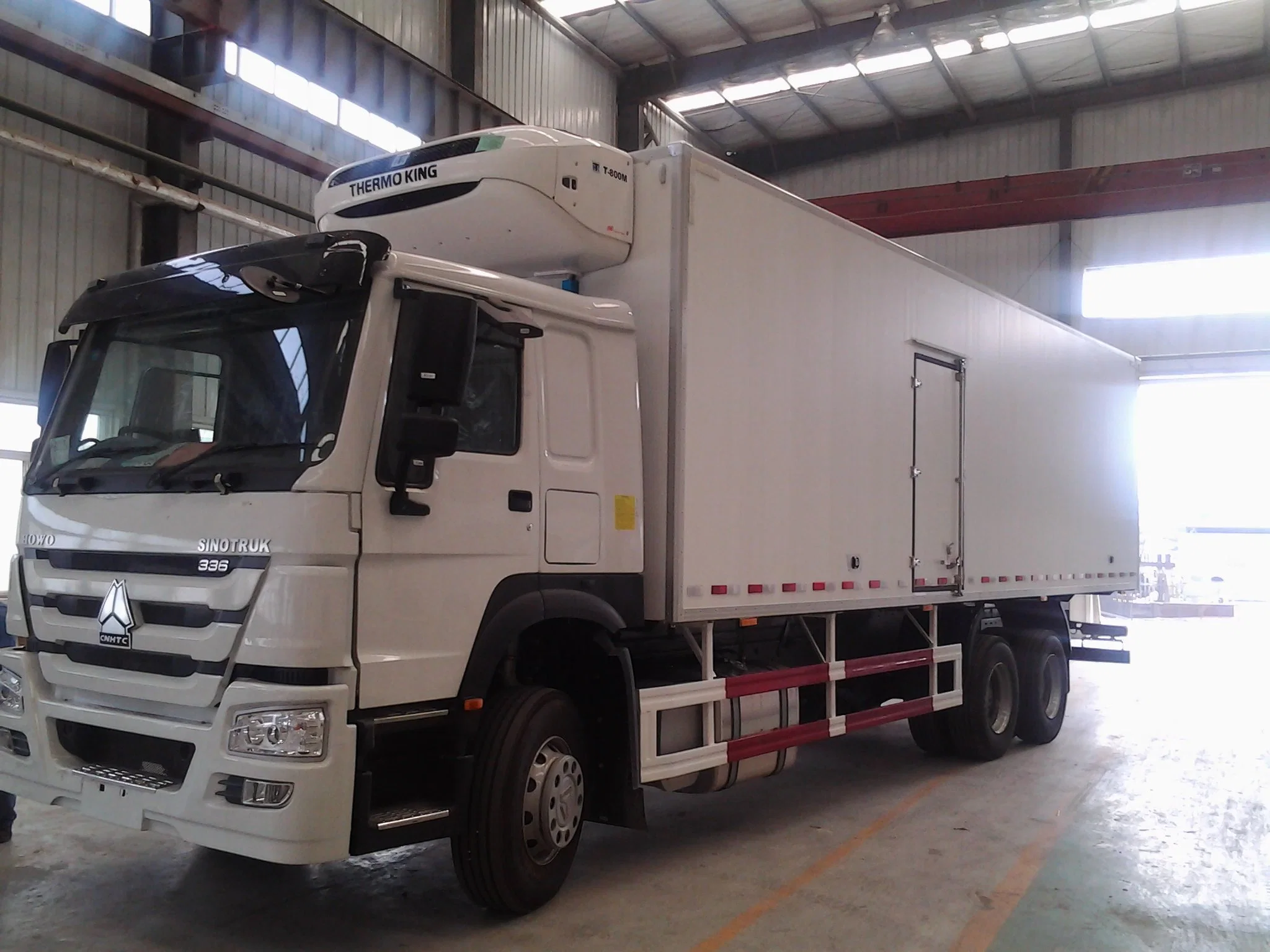 Sinotruk HOWO 6X4 refrigerador camión