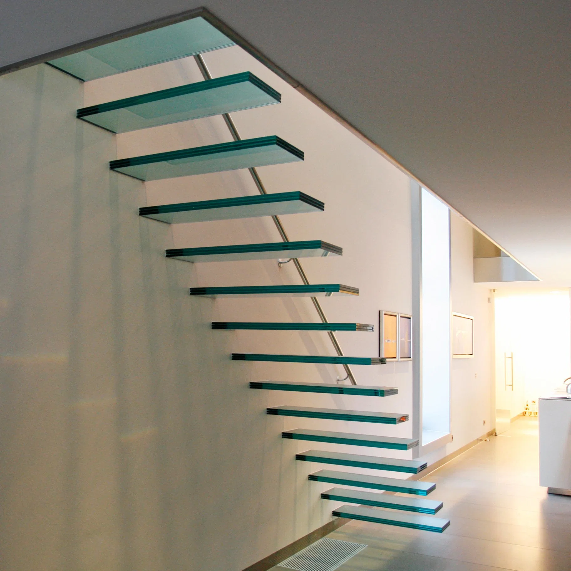 Australia Style Modern Single Stringer Glass Stair Step