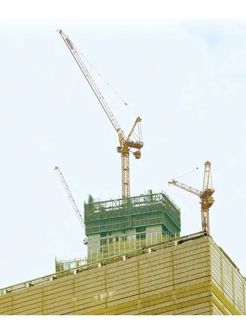 Torre de elevação com carga máxima de 18 t com ponta de lança de 3.2 t Guindaste de lança de 60 m.