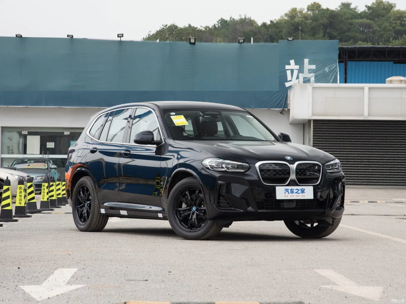 سيارة كهربائية جديدة تعمل بالطاقة BMW IX3 متوسطة الدفع للسيارة الرياضية متعددة الاستعمالات السيارة