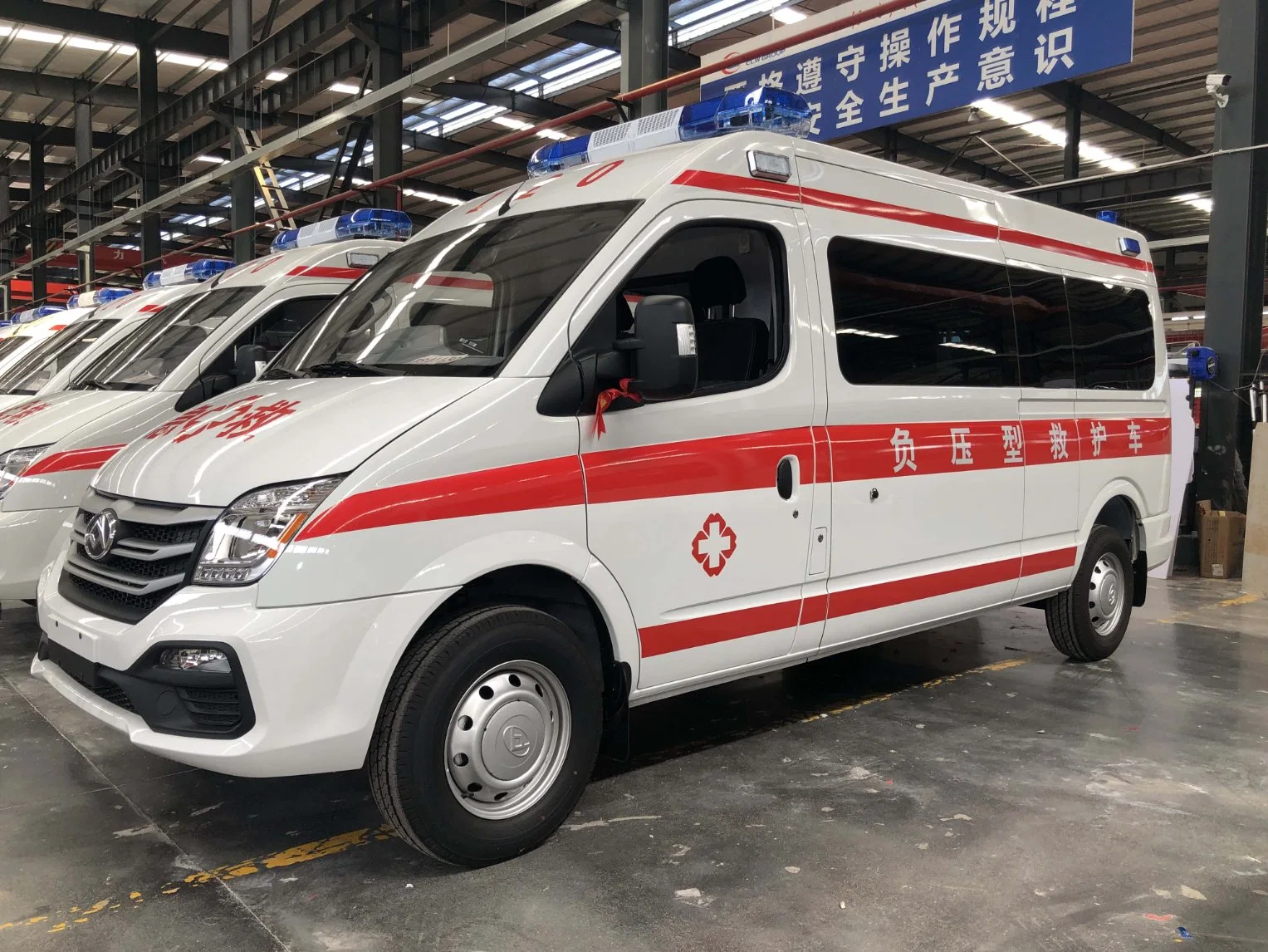 China Export First Aid High Configuration Patient Medical Hospital Rescue ICU Emergency Ambulance Truck