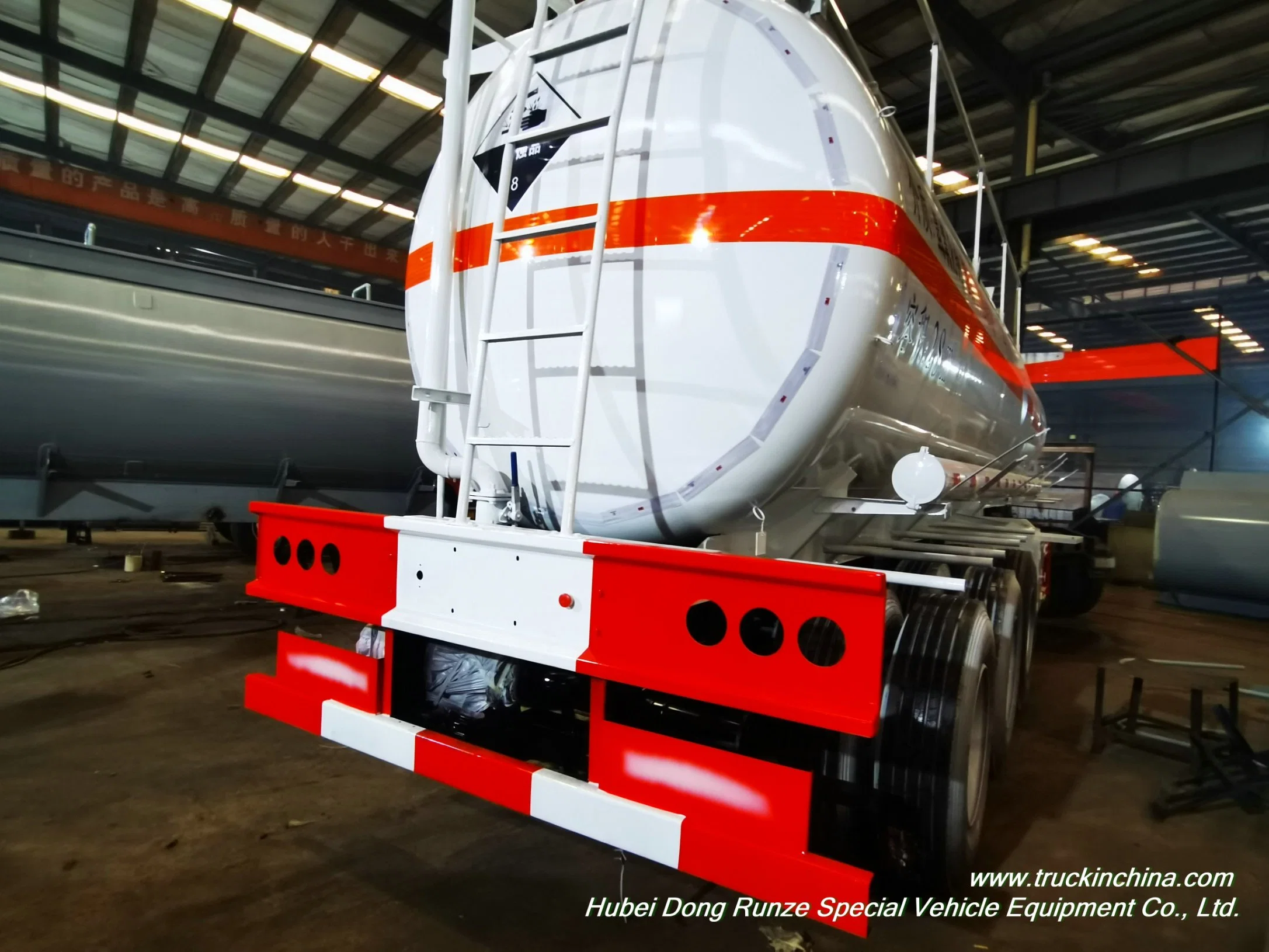 7396 Gallon 28m3 Sodium Hydroxide Caustic Soda Tanker Trucks Trailer with Caustic Soda Pump (60Ton NaOH Tank)