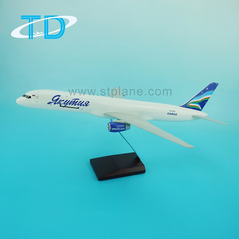 Modèle d'aéronefs cargo Boeing B757-200 l'échelle 1 : 100