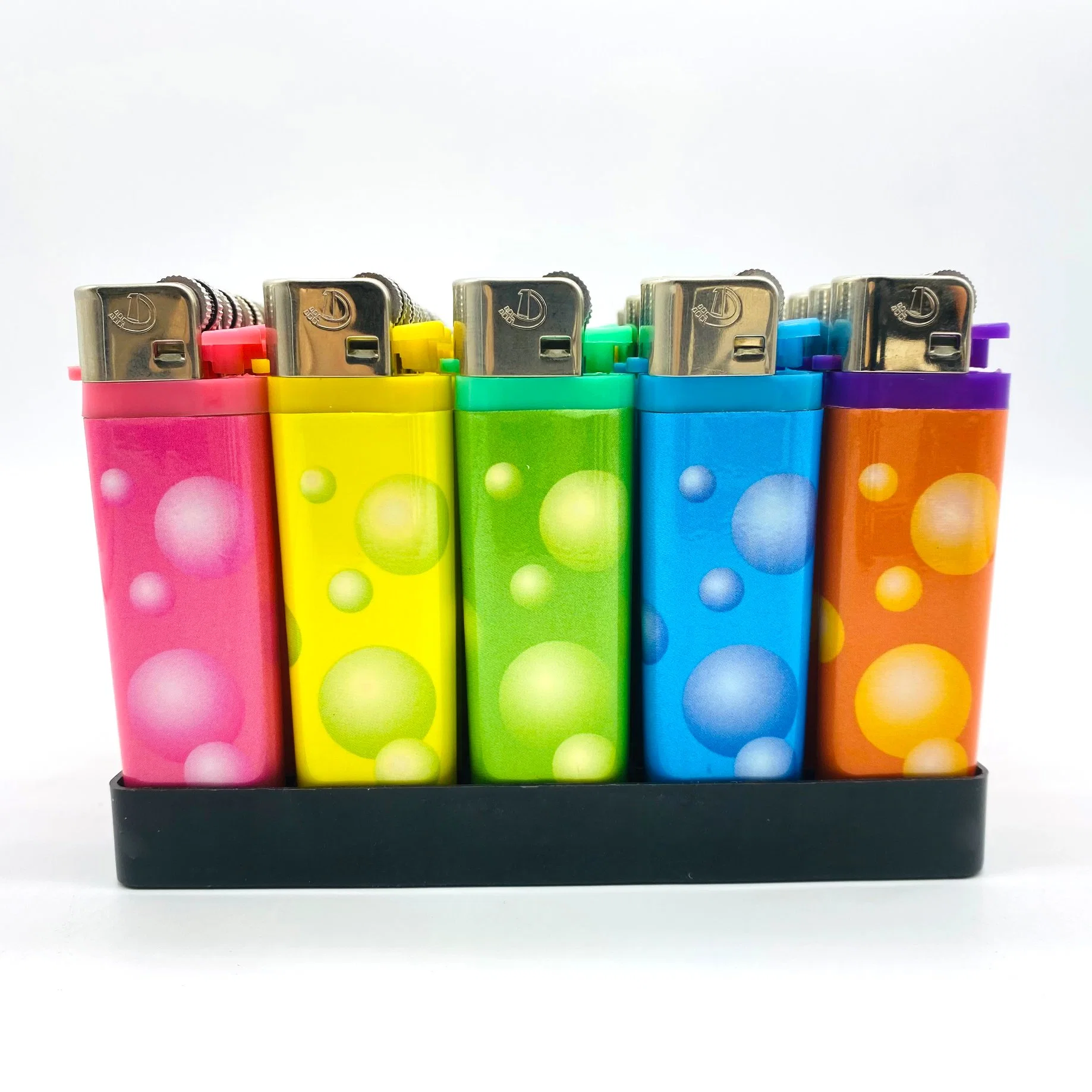 Briquet en plastique bon marché Classic populaire nouveau briquet personnalisé le moins cher fumer Isqueiro jetables Flint Allume-cigares