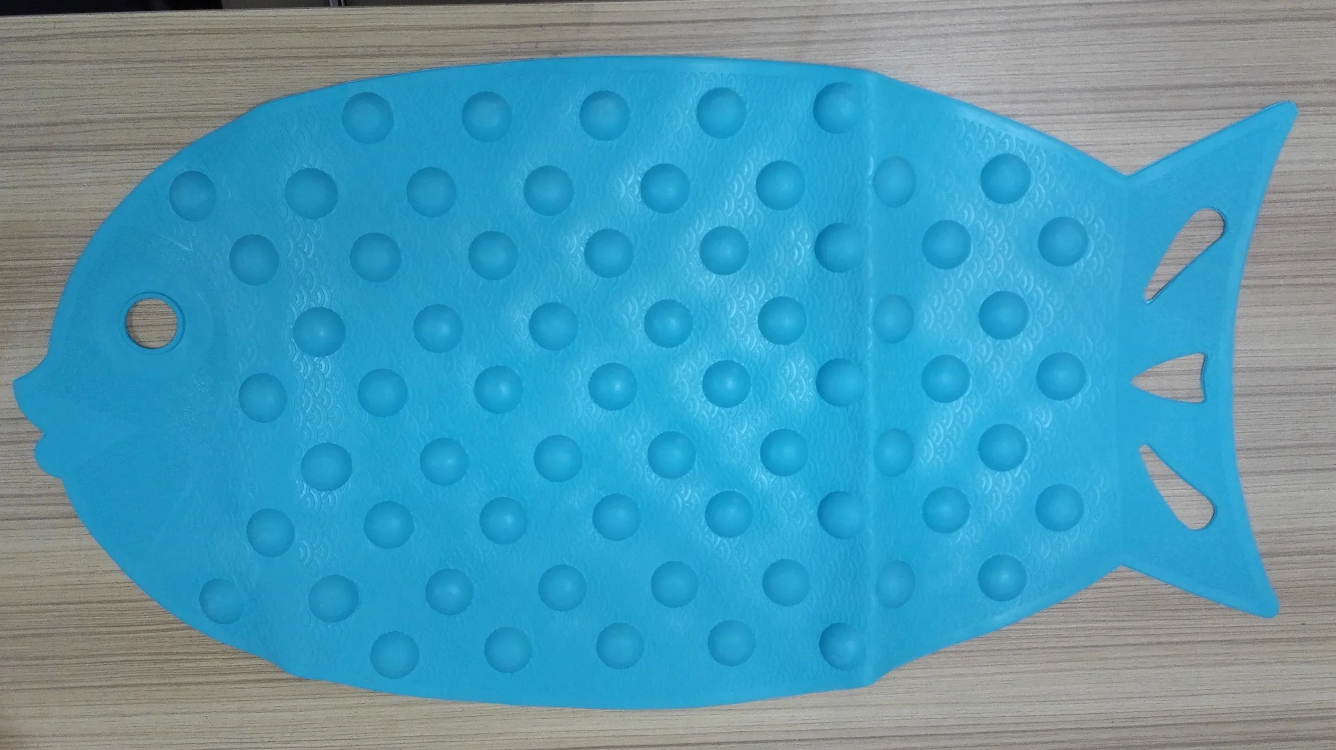 Crocodile Shape Anti Slip Natural Rubber Silicone Rubber Comfortable Bath Mat for Baby Care Use