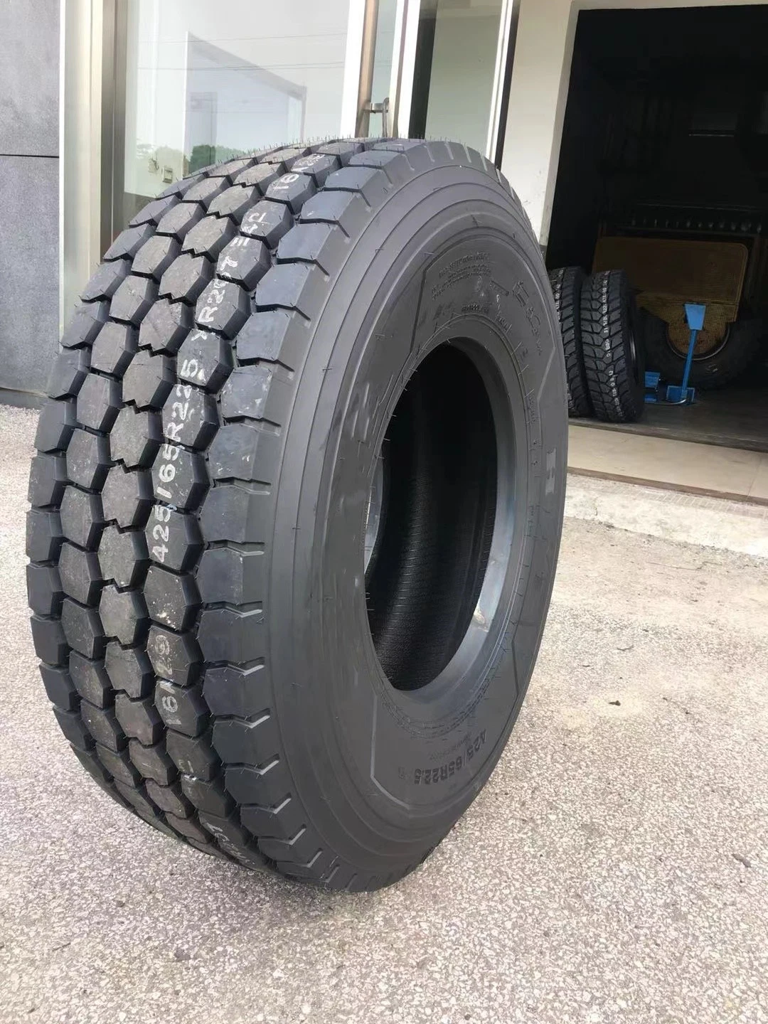 11R24.5 Lug Pattern Tires Drive Position Heavy Duty Truck Bus Tire hot selling competitive price Large Block Factory Supplier DOT ISO Certification car tyres