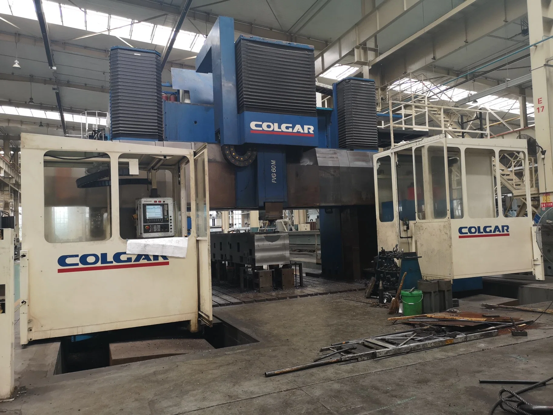 Enclosed Protective Cover Top CNC Fiber Laser Cutting Machine