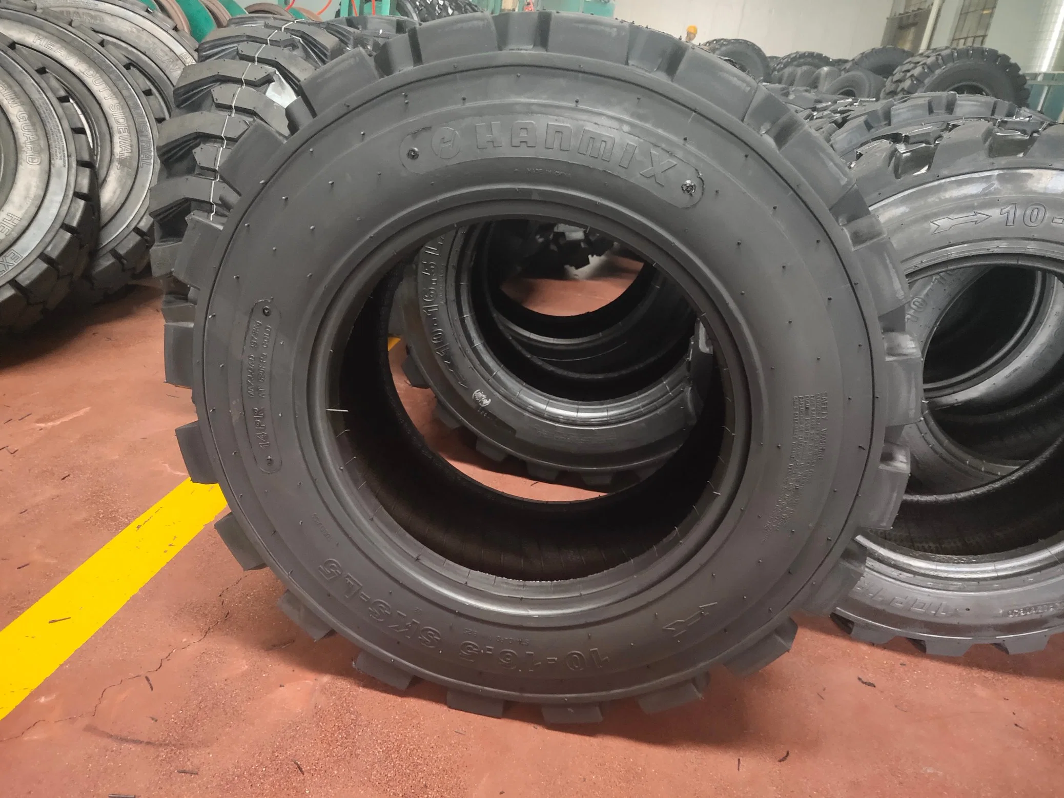 Skid Steer Sks-3 L-2 Pattern Industrial Tubeless Tyre (10-16.5)