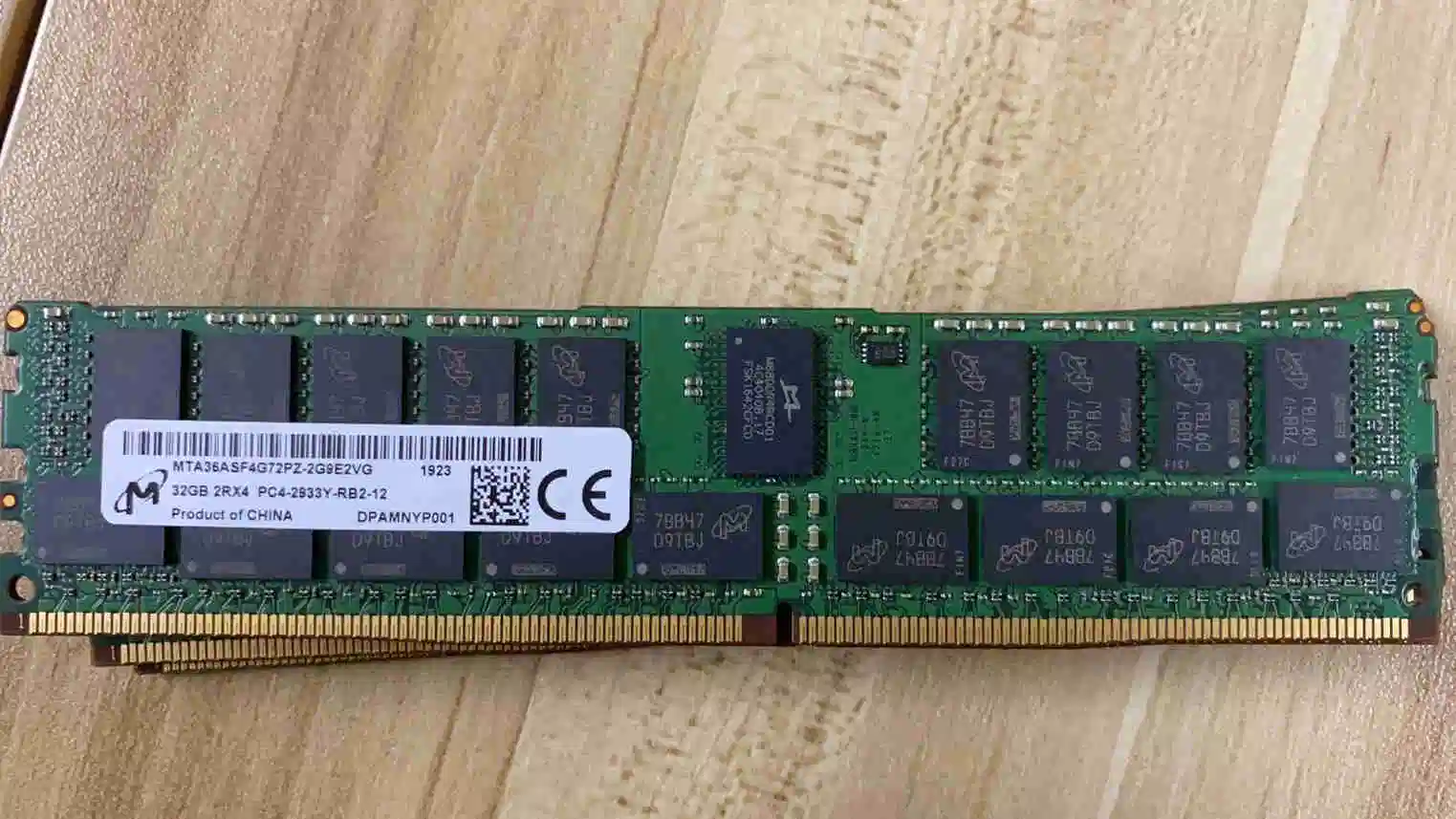 وحدة ذاكرة الخادم P00924-B21 HPE 32 جيجابايت (1X32 جيجابايت) Dual Rank X4 مجموعة ذاكرة DDR4-2933 الذكية المسجلة