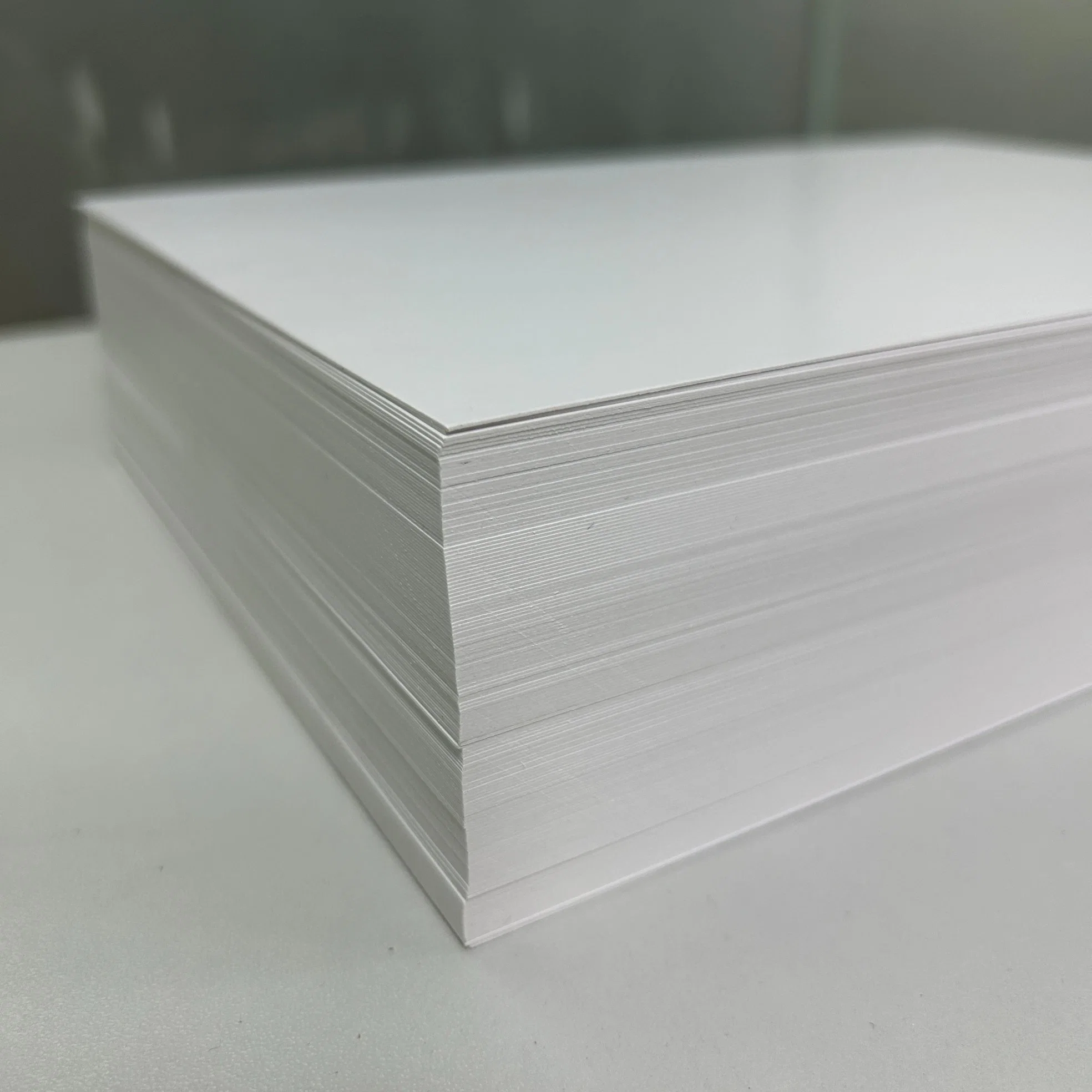 El papel de copia de la oficina de impresión de papel bond blanco