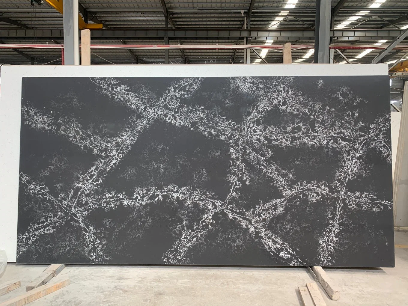 China Foshan Factory Calacatta Glossy Artificial Table Top Quartz Stone Slab