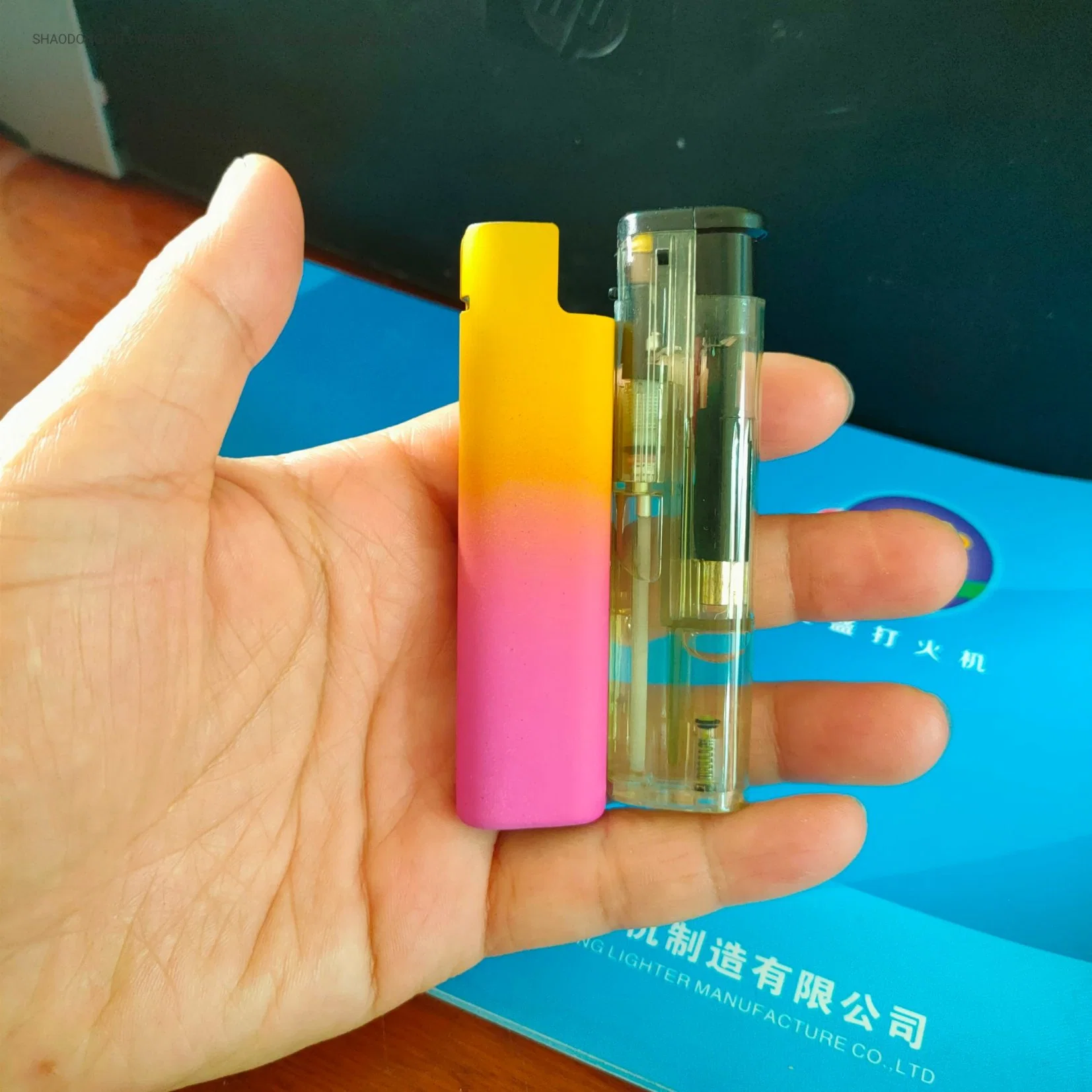 Windproof Lighter with Metal Tank