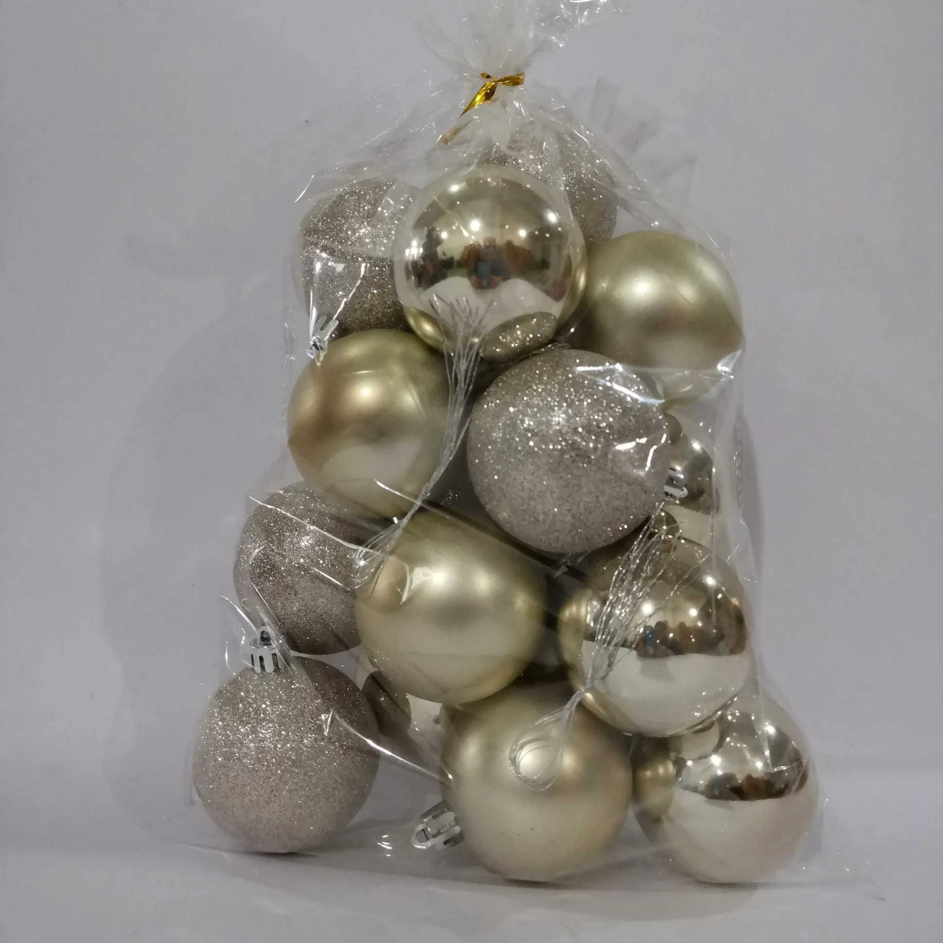 Boule de Noël en plastique décorative avec PDQ.