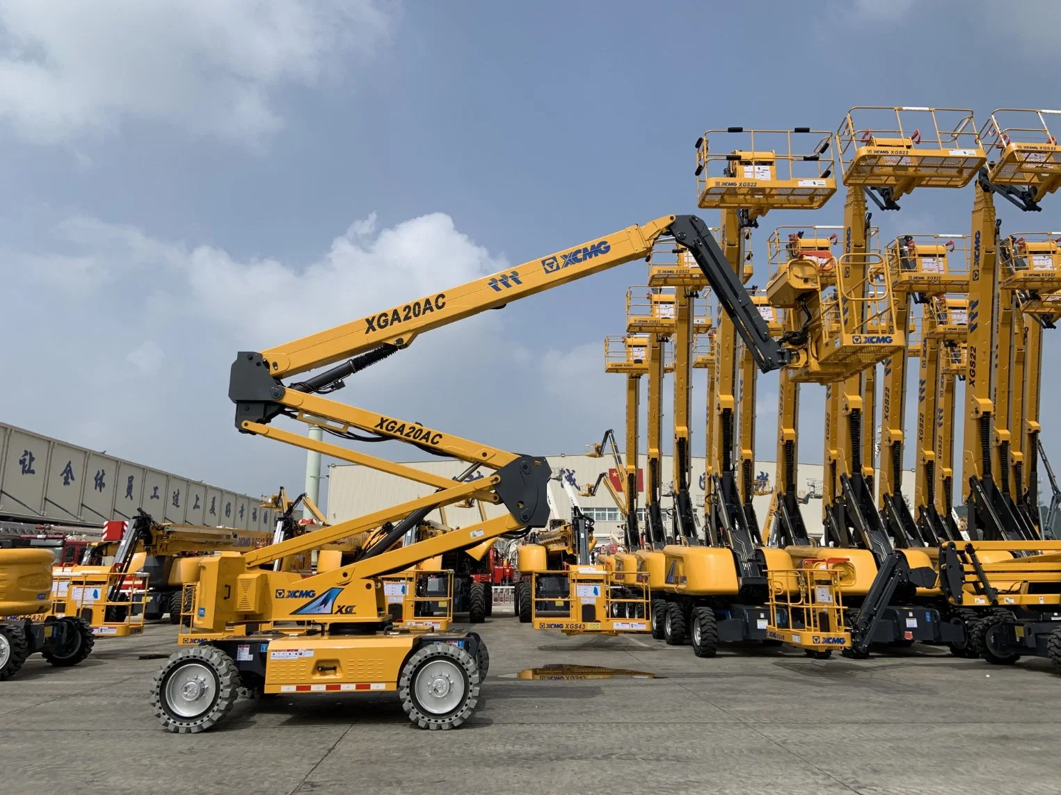 XCMG Official 20m Articulated Boom Lift Xga20AC China New Electric Self-Propelled Mobile Elevating Work Platform Price