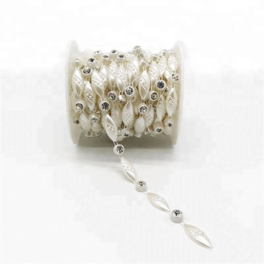 New Products Loose Beautiful White Leaf Shap Shinning Rhinestone Cup Chain with Pearl