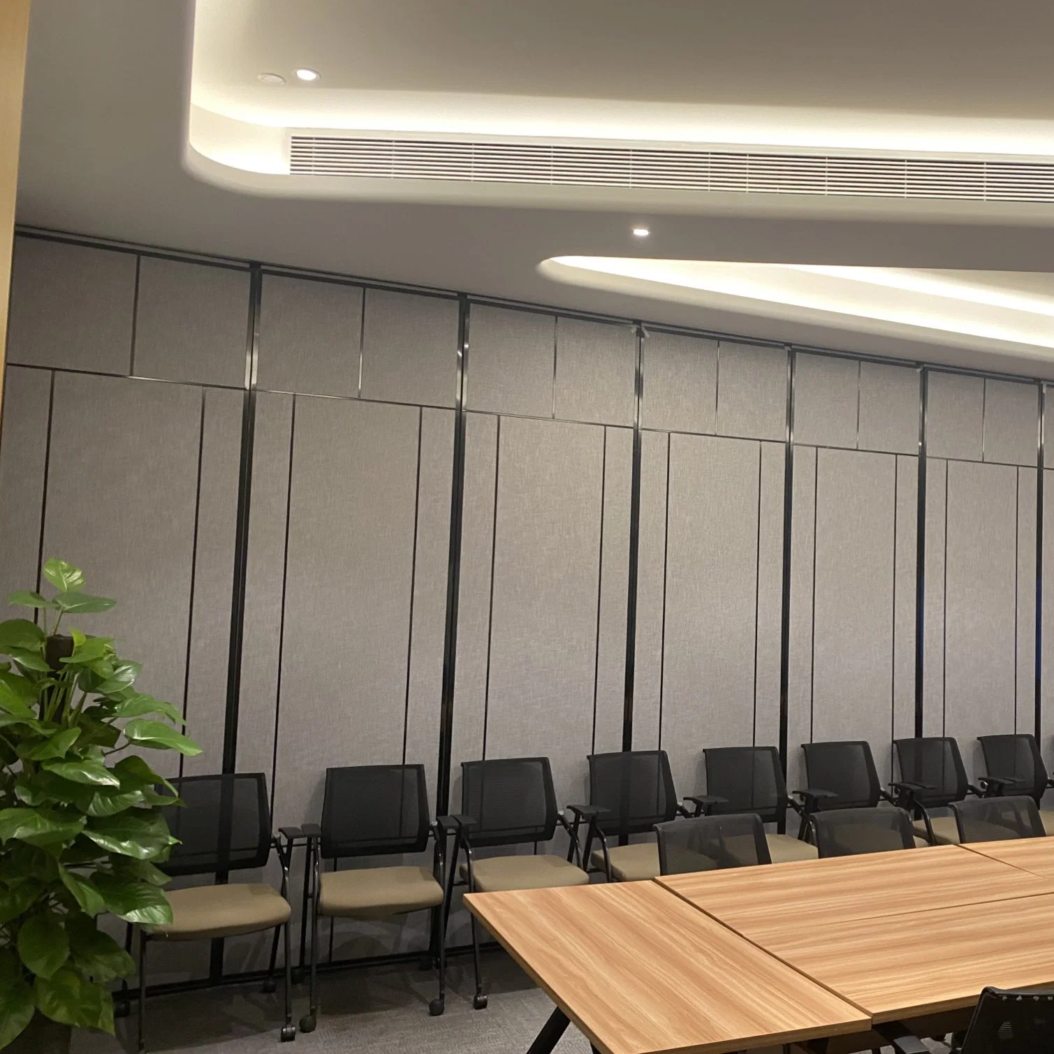 Customized Soundproof Folding Partition Wall Systems for Banquet Hall/Hotel/Exhibition Hall/Conference Room