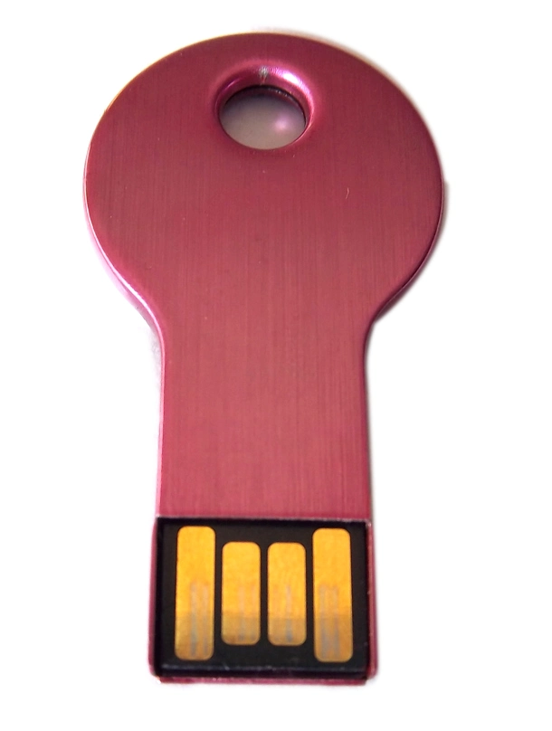 Clé USB métallique multicolore de 32 Go avec logo personnalisé.