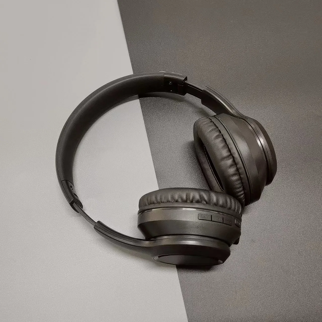 2022 Nueva llegada Hot Bluetooth en la oreja Auriculares de HT-01 Auriculares Control de música