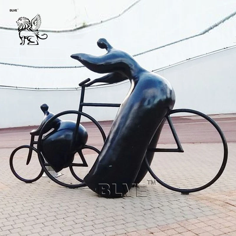 Grande sculpture personnalisée en usine à l'extérieur Jardin d'Art Moderne femme statue de bronze Fat Lady avec vélo