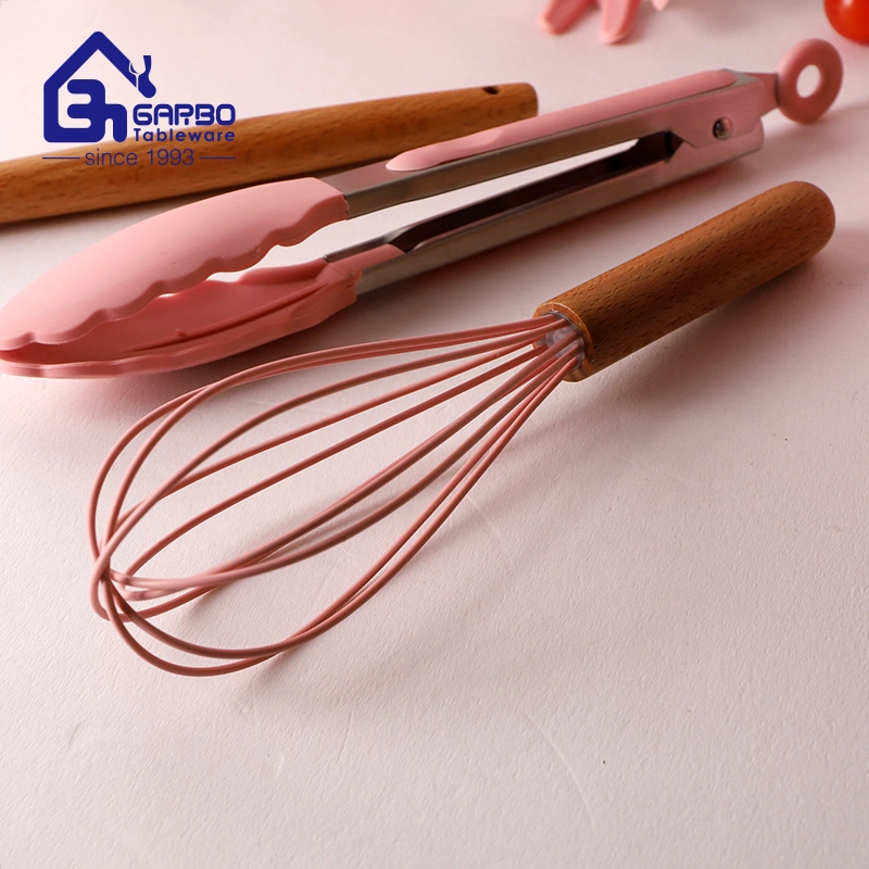 11PCS Ensemble de cuisine en nylon de couleur rose avec poignées en bois Outils de cuisson sûrs pour les aliments pour une utilisation en cuisine.