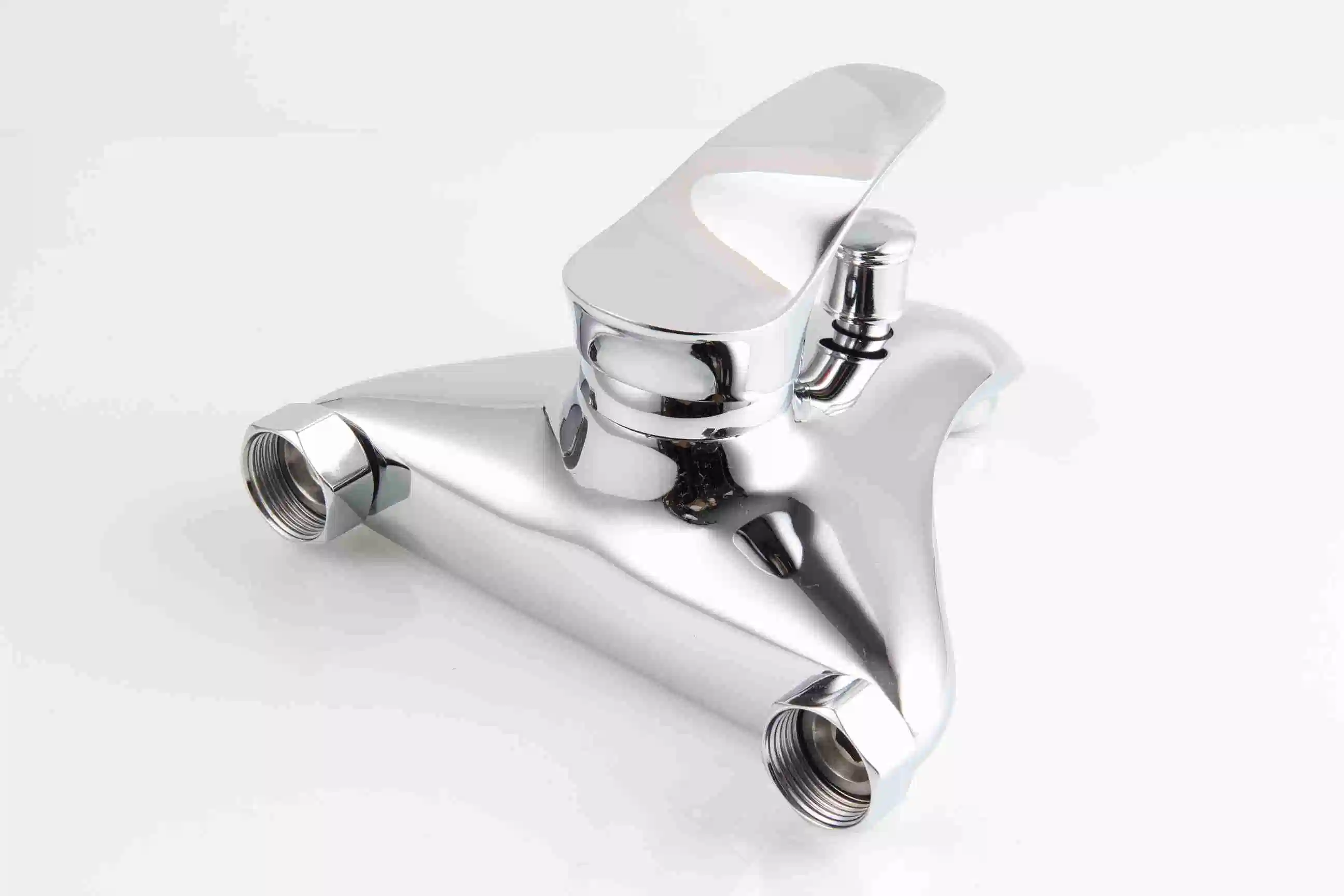 Chrome One-Handle Low-Arc Bathroom Faucet with Drain Assembly