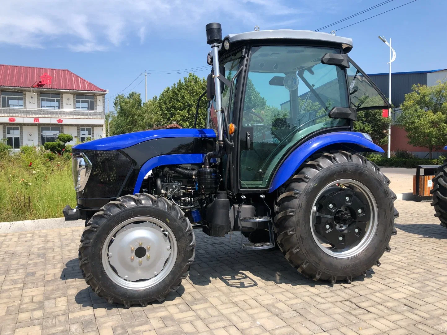 Factory Supply Farm Tractor Agricultural Machinery Multi-Purpose 4WD/2WD 120HP Tractor