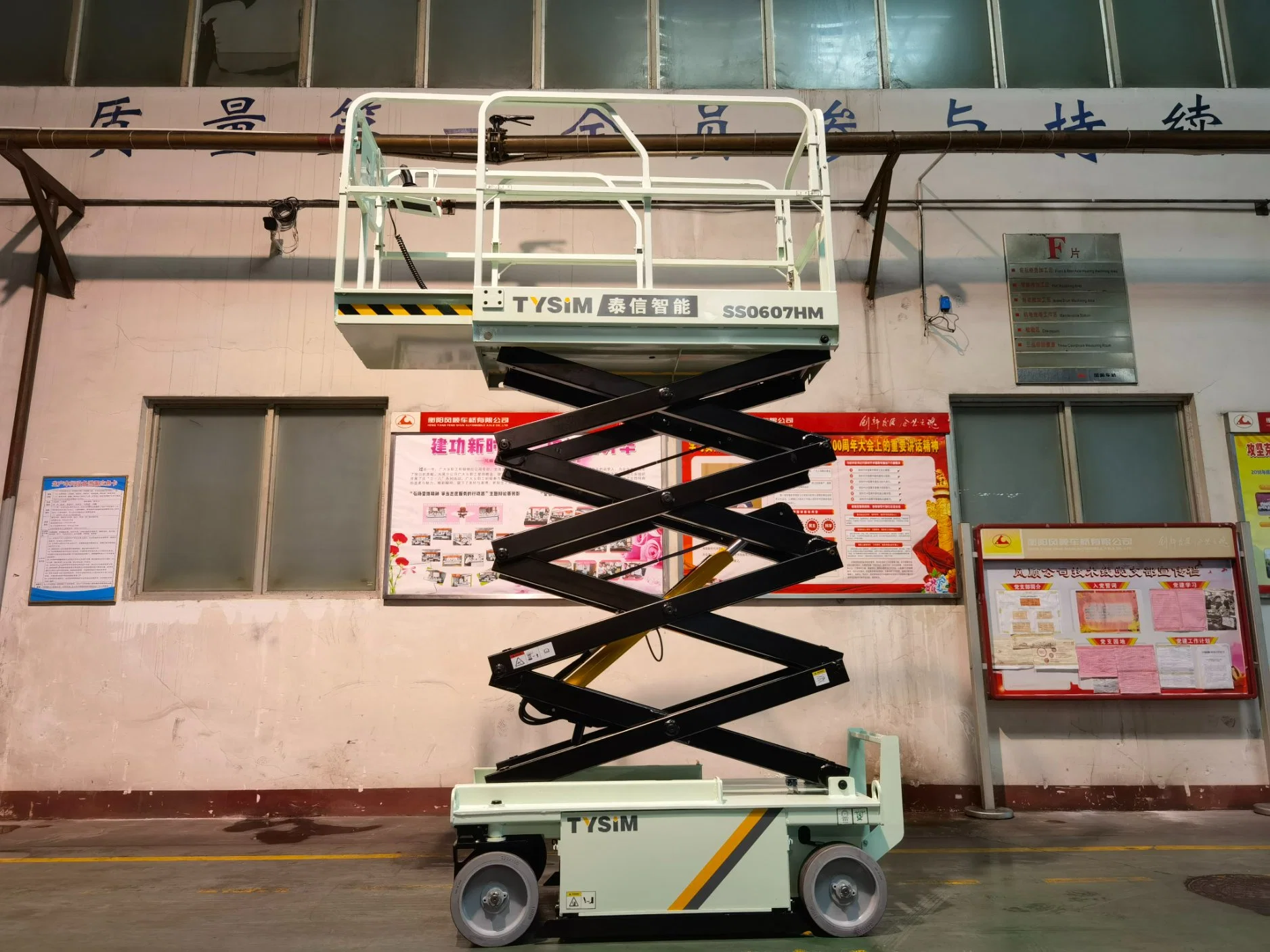 Strong Security Aerial Working Platform Hydraulic Standing Double Scissor Lift Table with Rollers