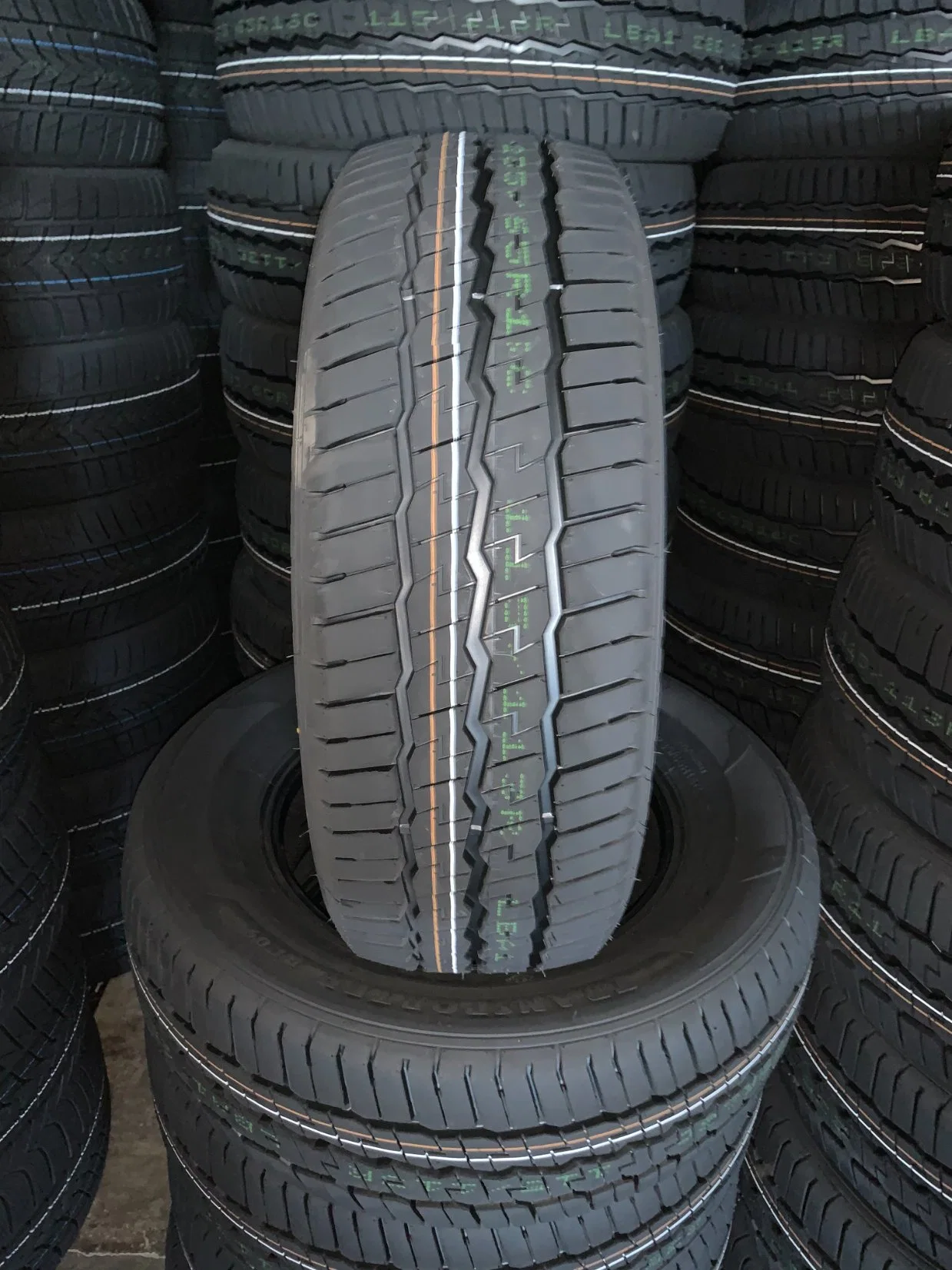 Prix de promotion Tracmax Radial Semi-Steel pneu de voiture (195/65R15)