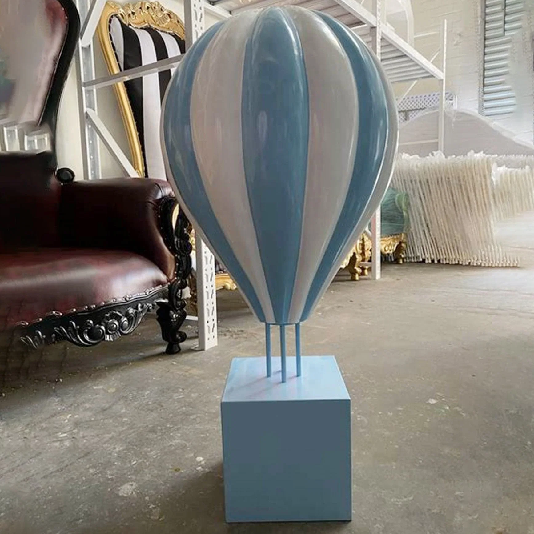 Made in China Resin Crafts Large Resin Fiberglass Hot Air Balloon Display for Sale