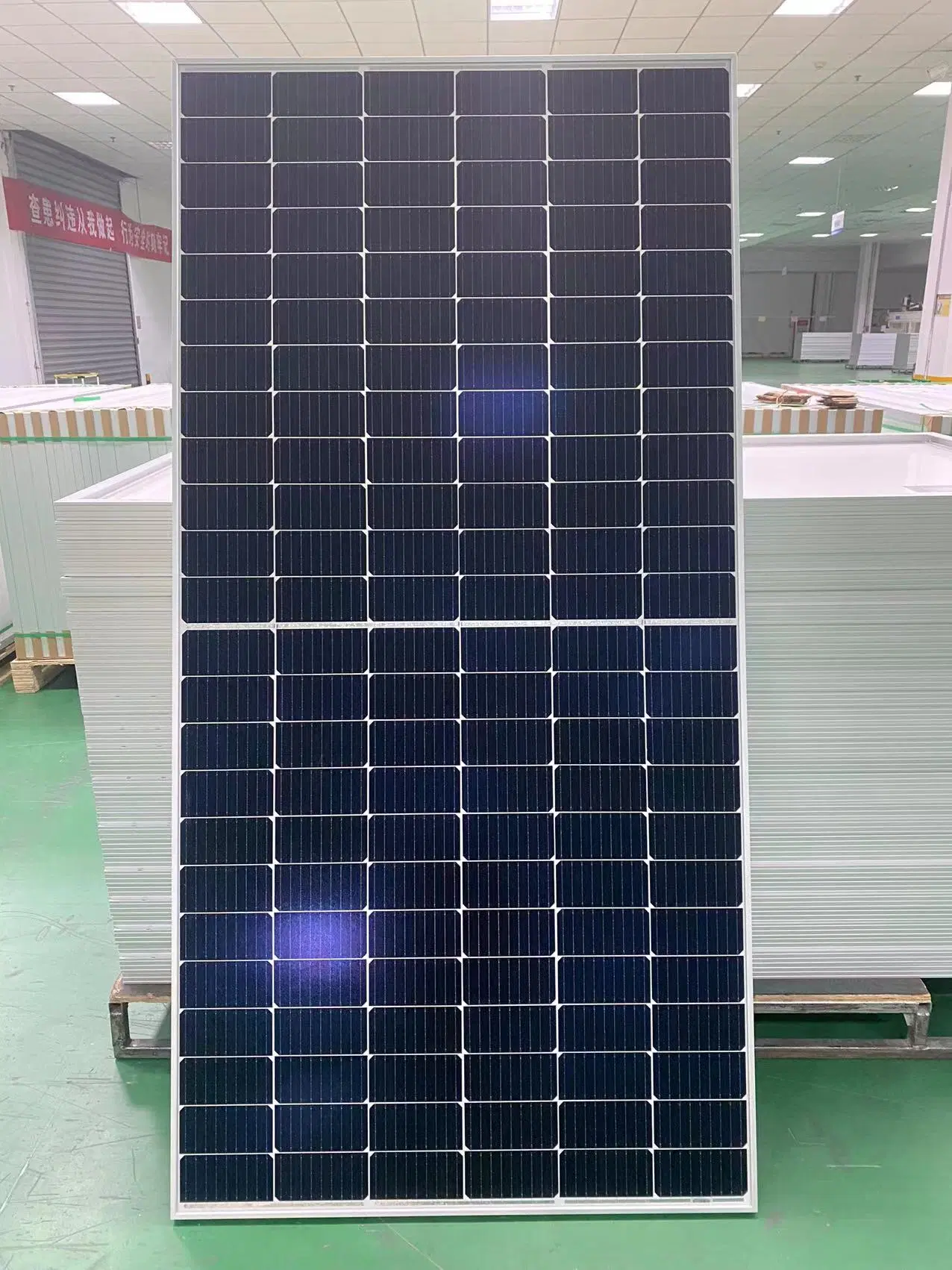 لوحة شمسية بنصف خلايا بقوة 450 واط في الصين