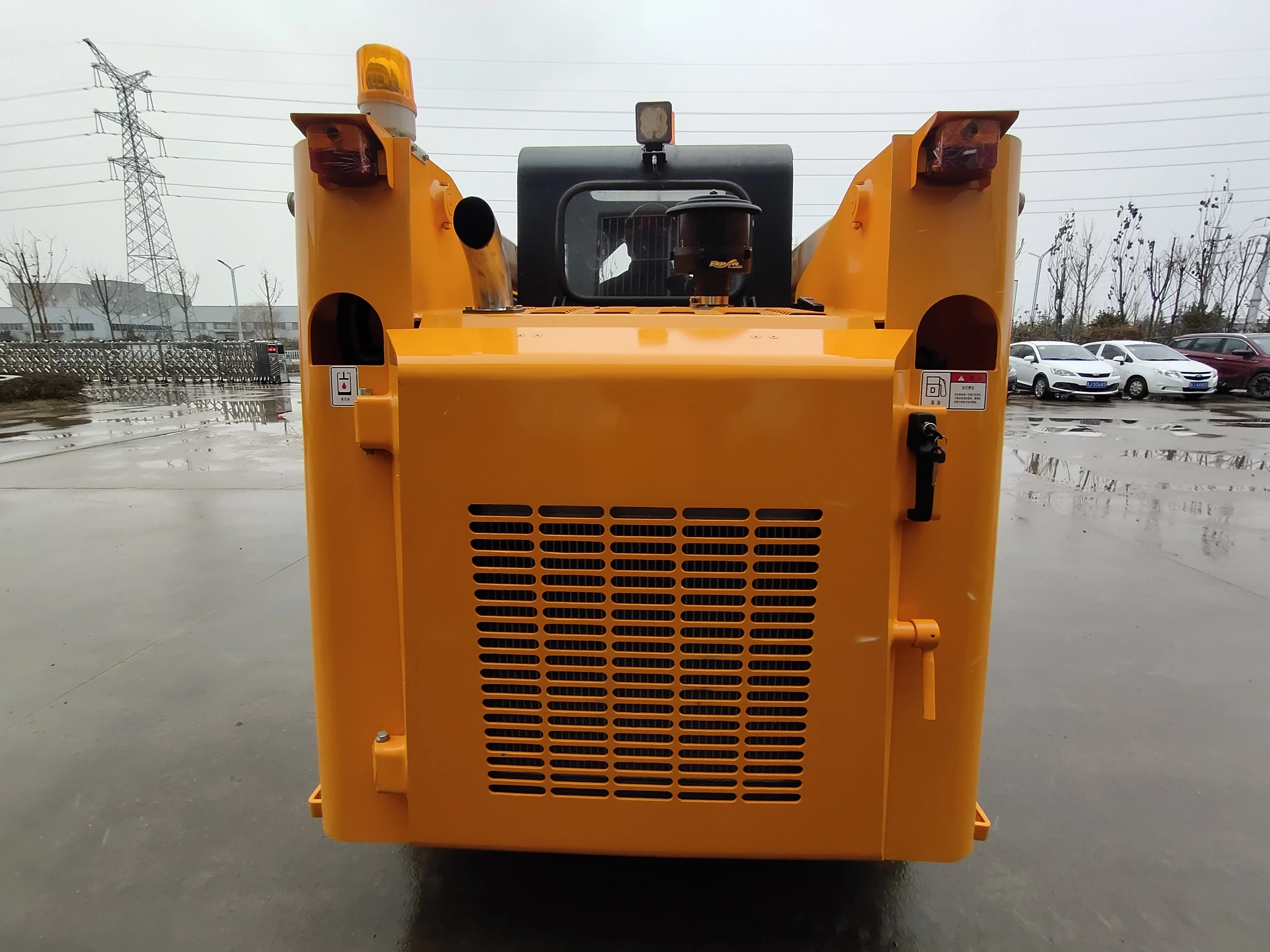 China New Css650 900kg Mini Skid Steer Loader Like Dingo with Ice Breaker Attachment for Sale