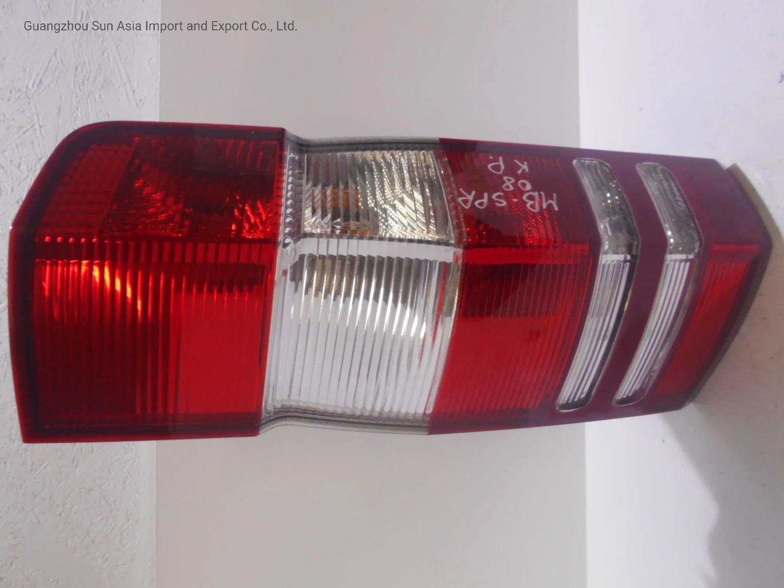 مصباح المؤخرة مناسب لقطع غيار سيارات مرسيدس 2006 9068200264 RH 9068200164 LH