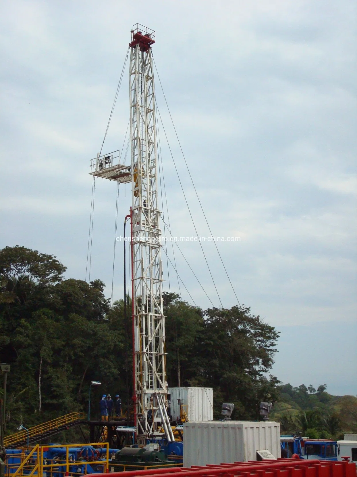 Le forage pétrolier de l'API de service terminée XJ350 Workover Rig Zj10 60t/80T/90t 1000m de forage montés sur camion Zyt pétrole de l'unité de traction