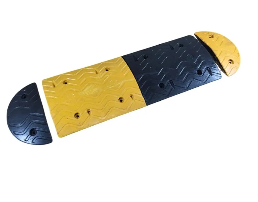 Yellow/Black Rubber Speed Bump for Heavy Duty Road Traffic Safety