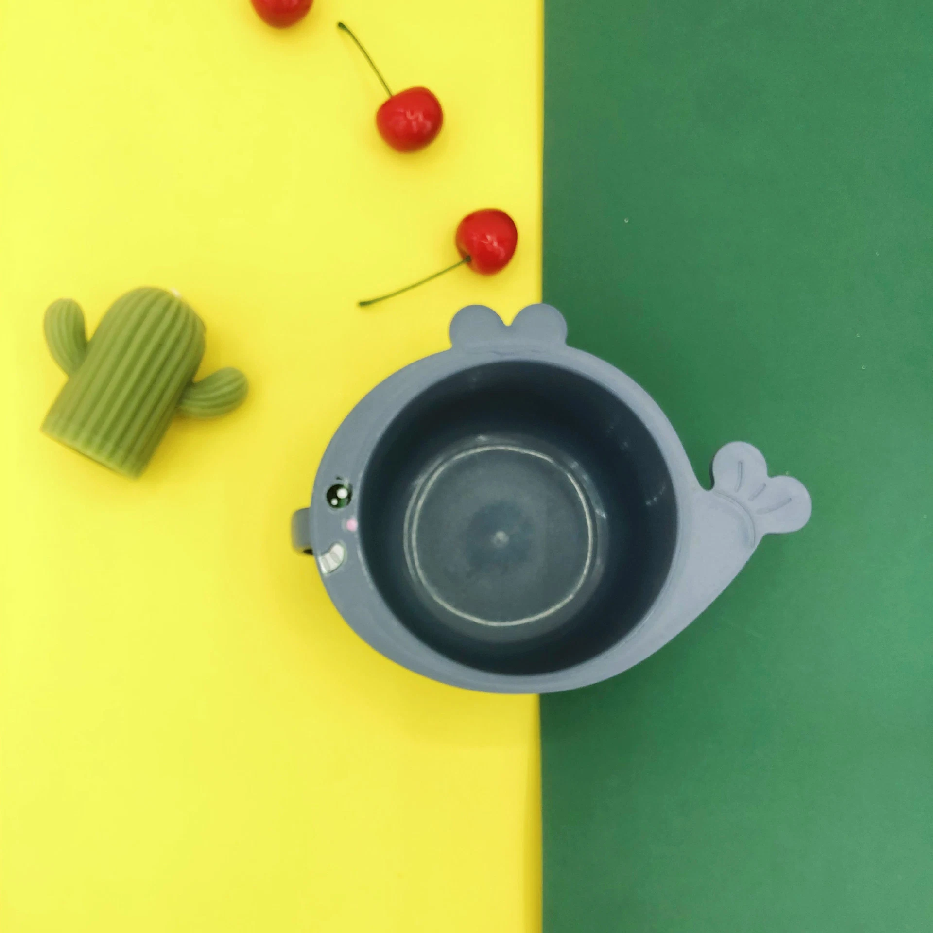 La conception personnalisée de silicone Ensemble d'alimentation de bébé baleine bol de la plaque d'aspiration de la cuillère avec du silicone de la fourche de pailles de la vaisselle en silicone pour les enfants