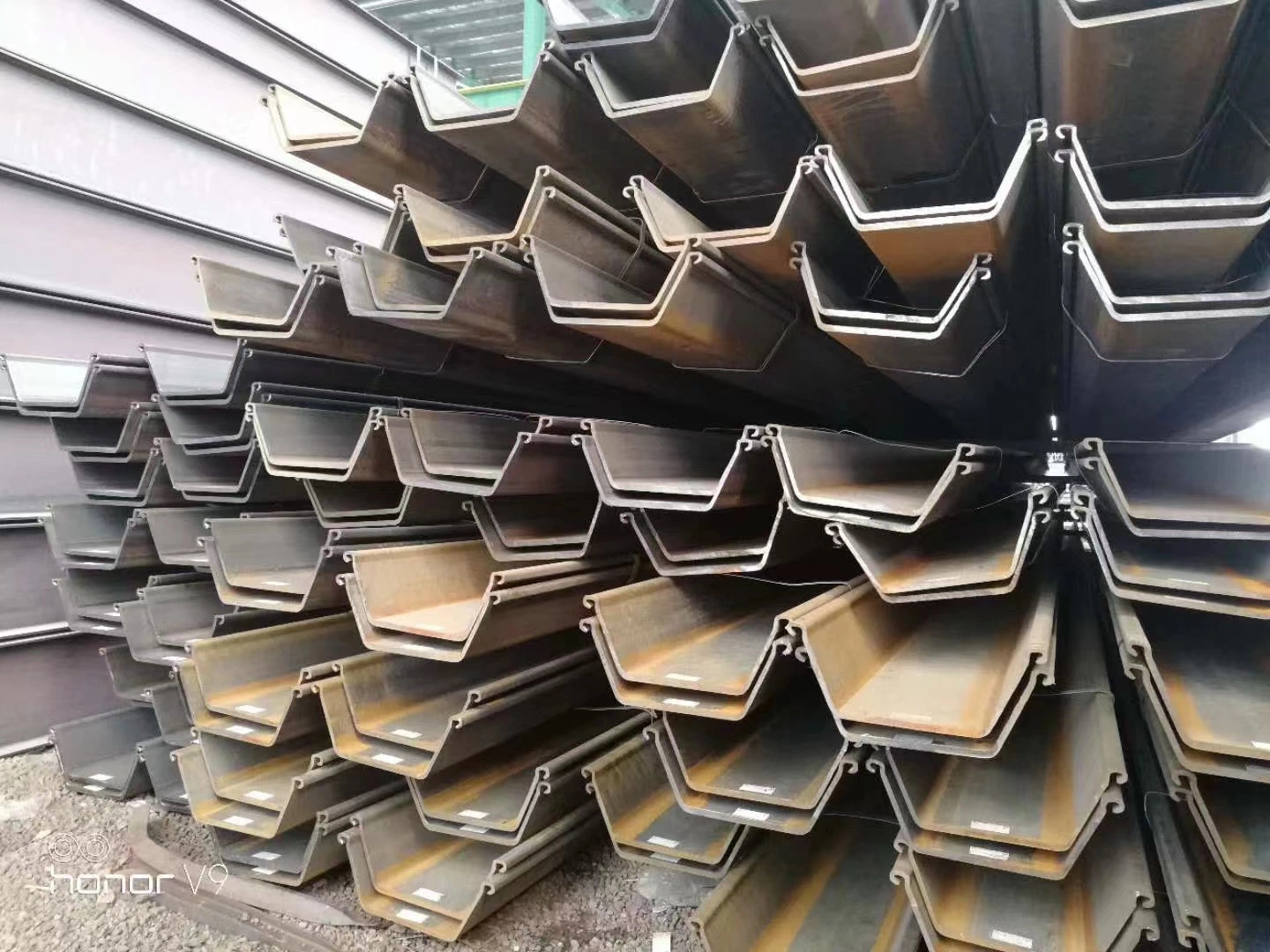 Hot Selling 9 12 15 24m Max Length 400-750mm Width Steel Sheet Piles U Type Z Shape in Large Stocks