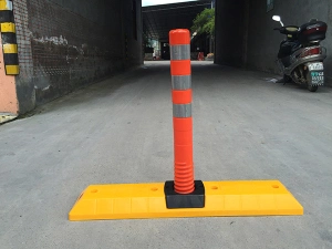 Road Flexible Delineator Post Lane Separator Base Reflective Bollards Traffic Post