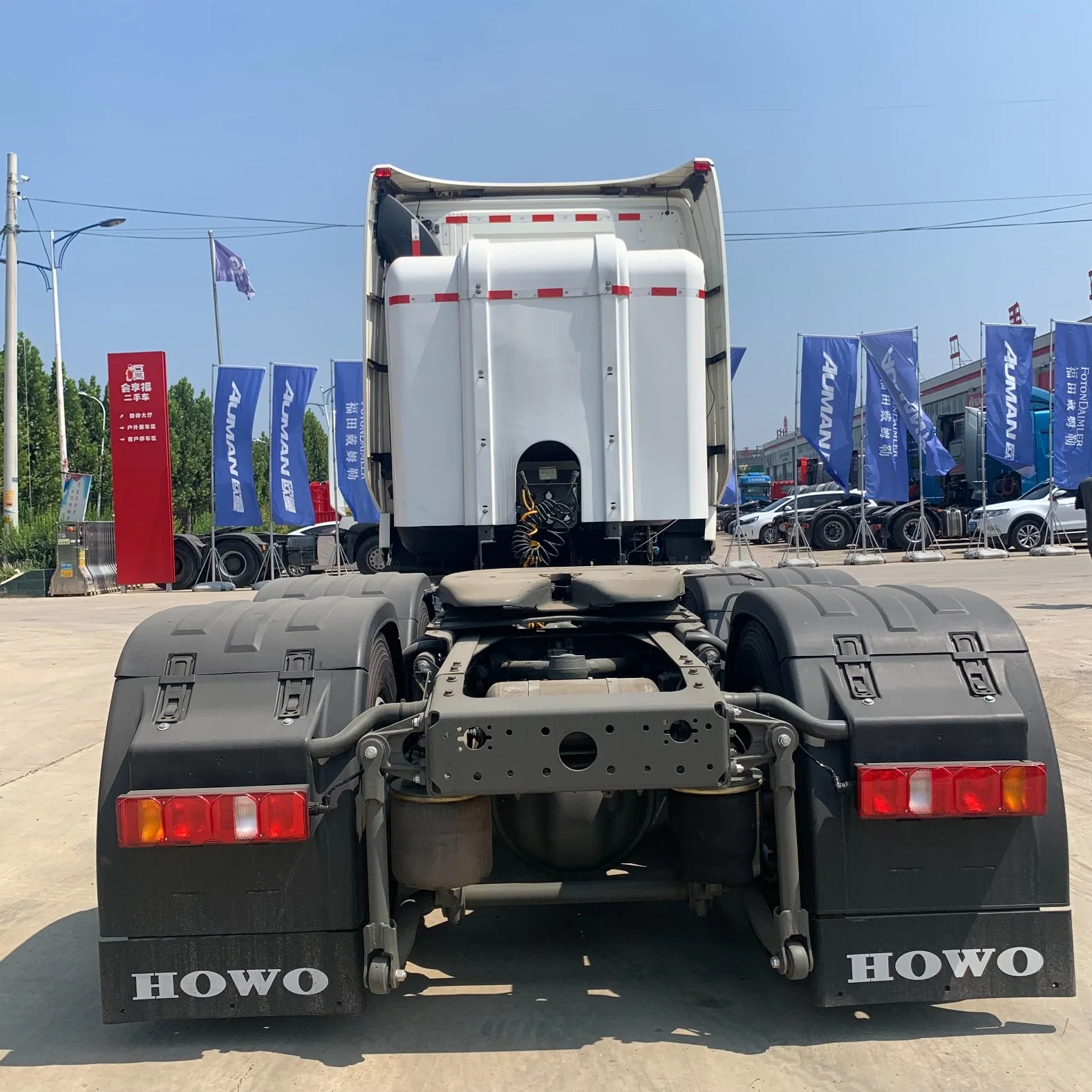 شاحنة جرار مستخدمة ذات محرك الغاز الطبيعي المسال CNG 6*4 للخدمة الشاقة بقدرة 430HP HOWO شاحنة جرار للبيع في السنغال