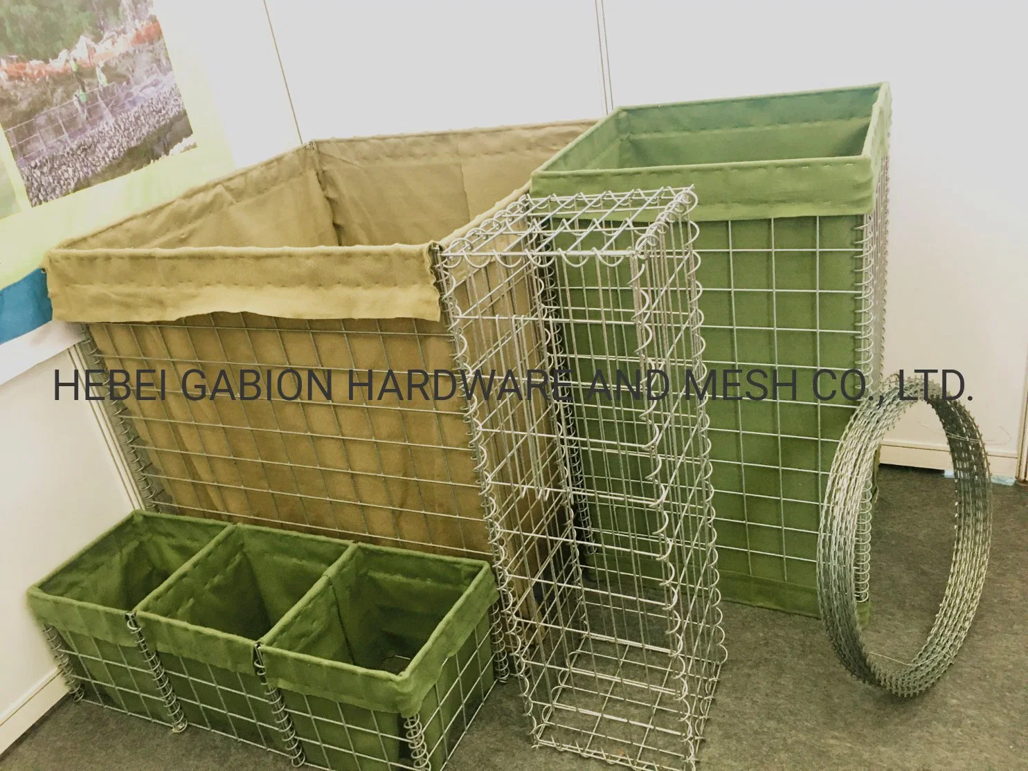 Hot Sale Military Box Mil10 Sand Filled Hesco Defensive Wall/ Military Defense Hesco Barrier with Concertina Wire