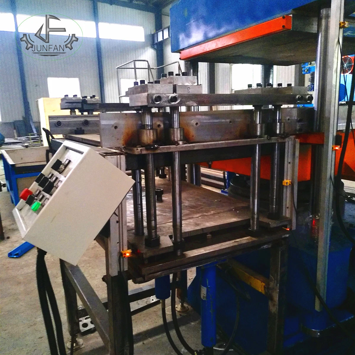 High Efficient Factory Spplier Auto Molding Machine in China