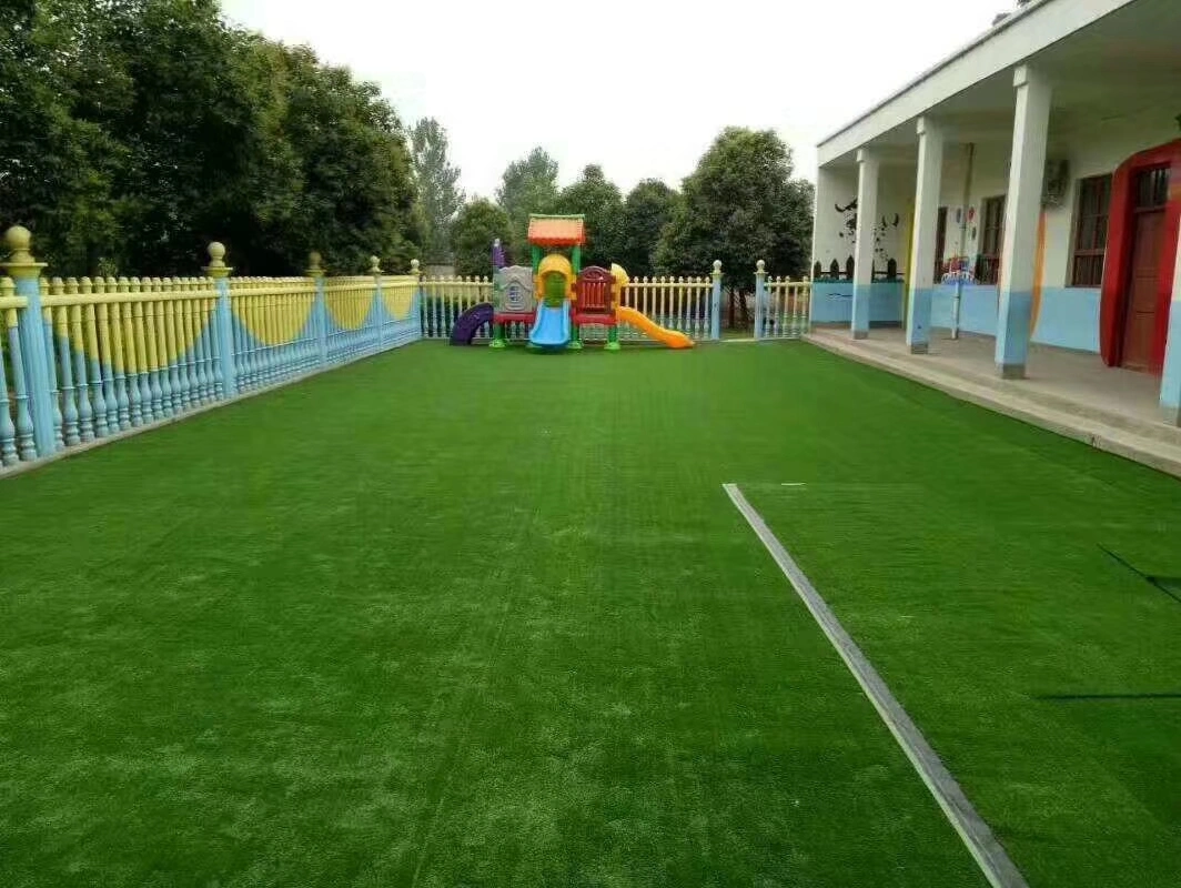 Anti-UV Hot Sales Customized Wear Resistance Synthetic/Artificial Grass for Commercial Landscaping